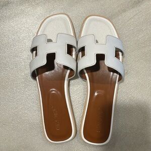 NWOT Oran Style Sandal